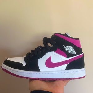 AIR JORDAN 1 MID. CACTUS FLOWER.